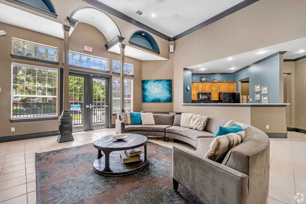 Affordable Luxury Living - Photo 5 of 50