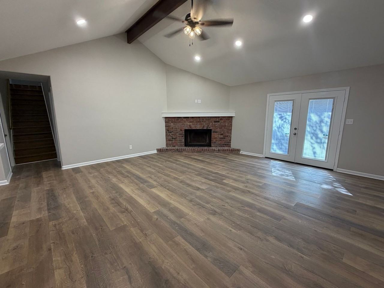 1307 Wedgewood Dr - Photo 2 of 12