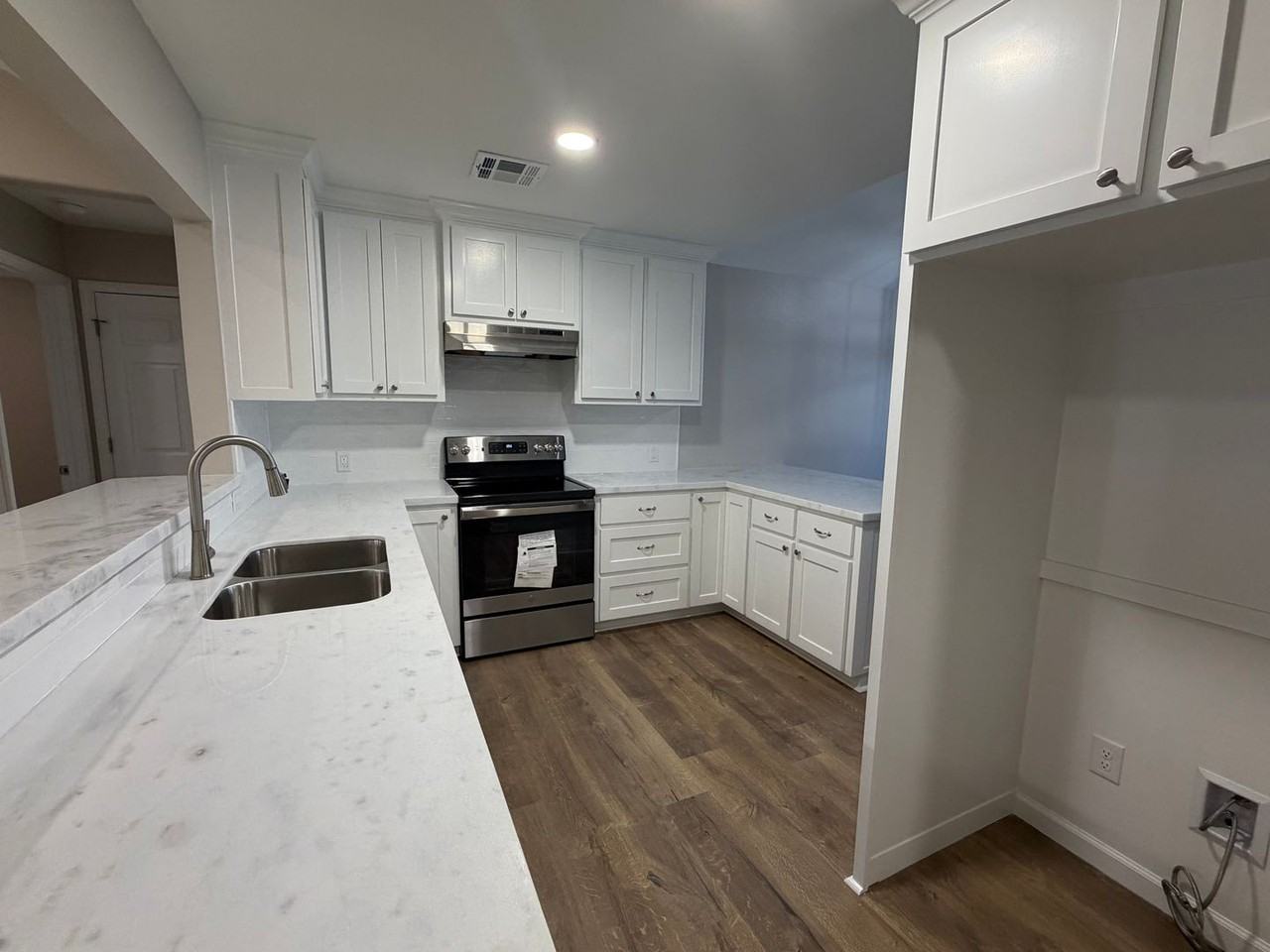 1307 Wedgewood Dr - Photo 3 of 12