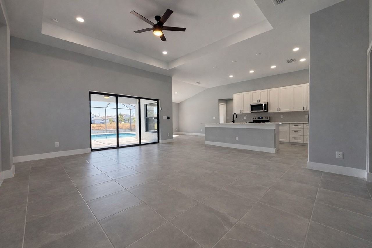 224 Se 13th Ter - Photo 2 of 39