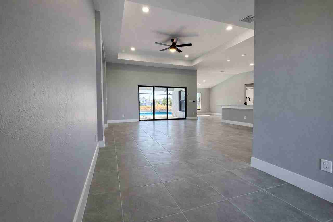 224 Se 13th Ter - Photo 3 of 39