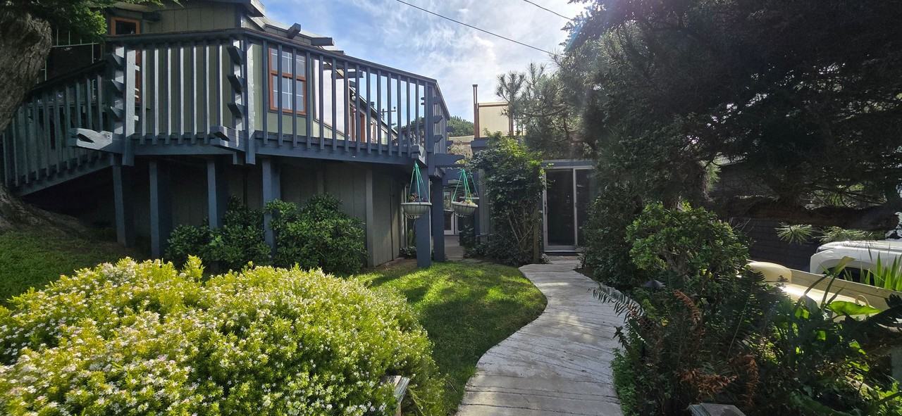 150 Kent Ave - Photo 2 of 15