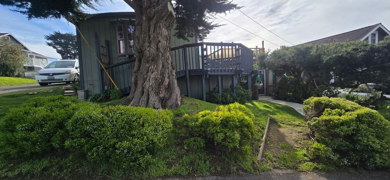 150 Kent Ave - Photo 3 of 15