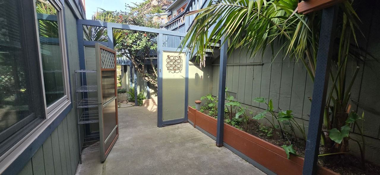 150 Kent Ave - Photo 7 of 15