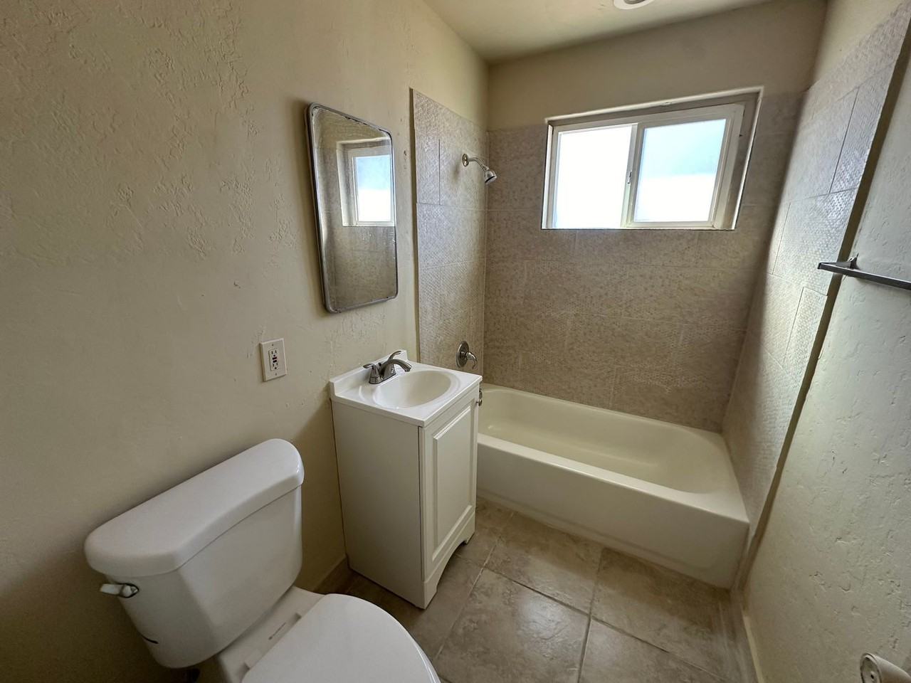 801 801 - 823 N Swan Rd - Photo 2 of 7