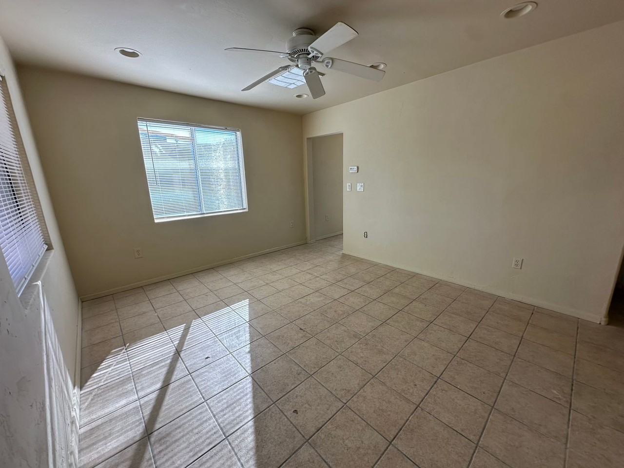 801 801 - 823 N Swan Rd - Photo 3 of 7