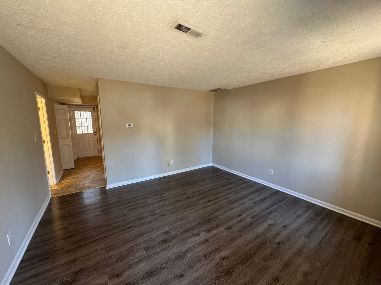 329 Leafmore Rd Sw - Photo 2 of 18