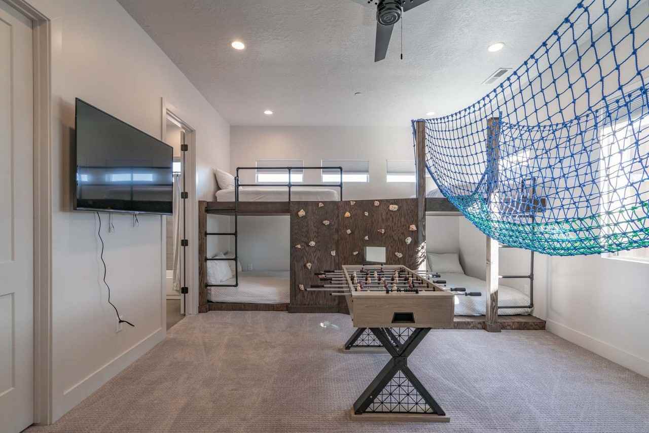 5089 W 3175 S - Photo 4 of 21