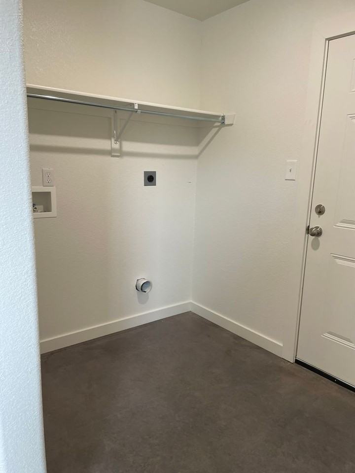 516 Lafayette St - Photo 4 of 12