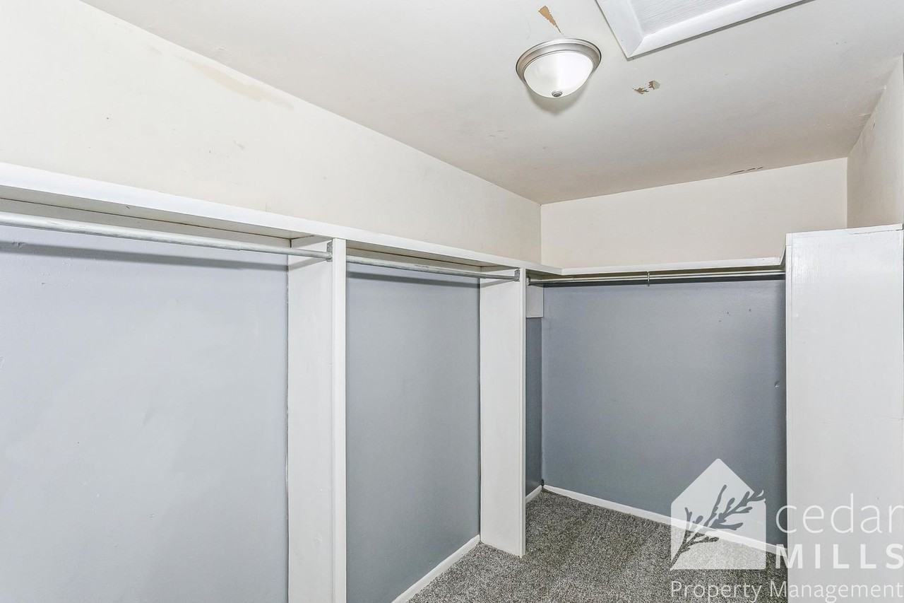 2445 N Chautauqua Ave - Photo 4 of 11