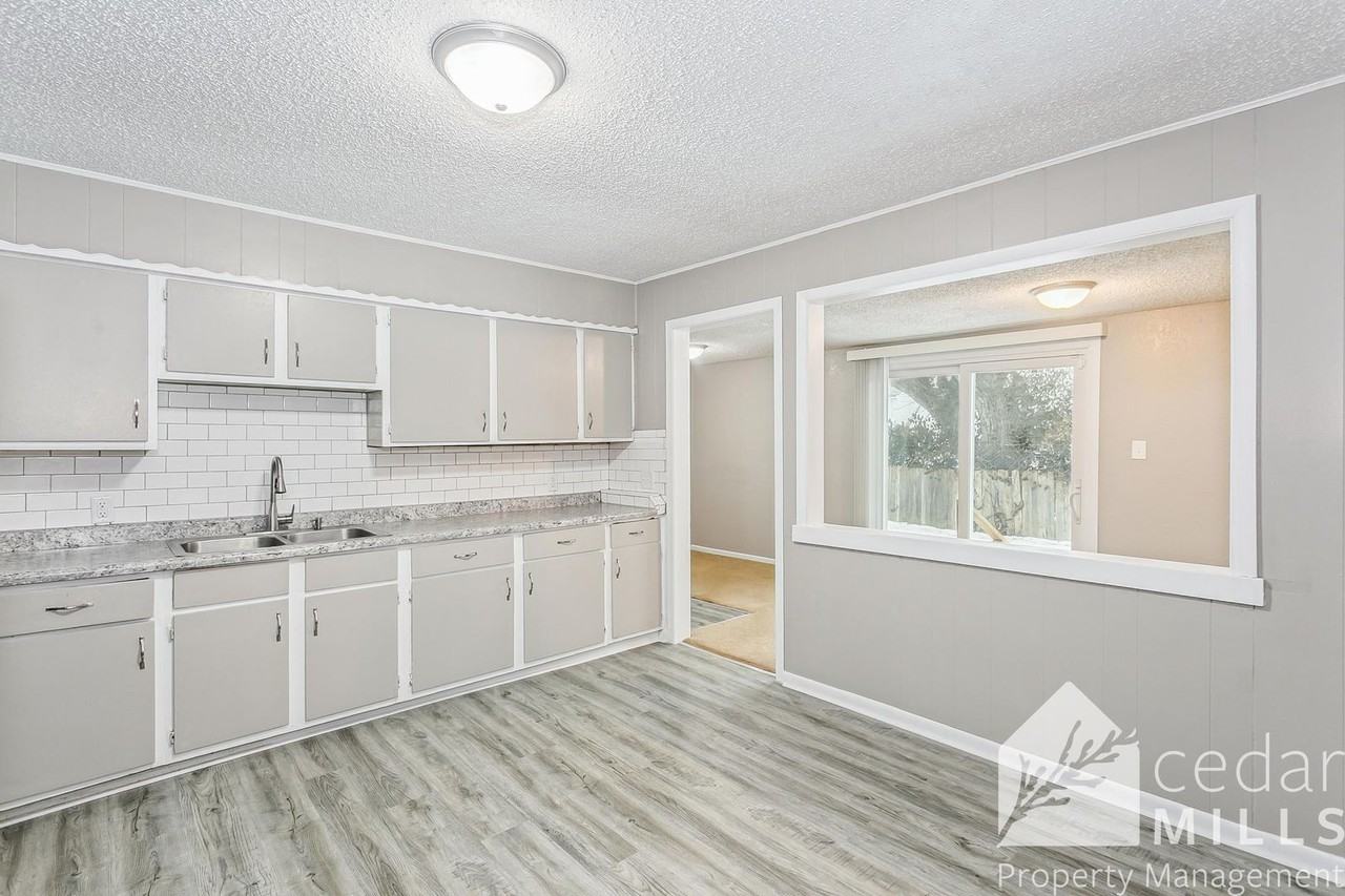 2445 N Chautauqua Ave - Photo 6 of 11