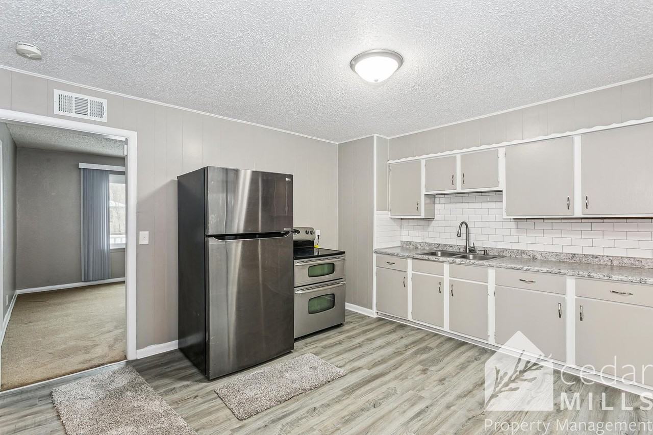 2445 N Chautauqua Ave - Photo 7 of 11