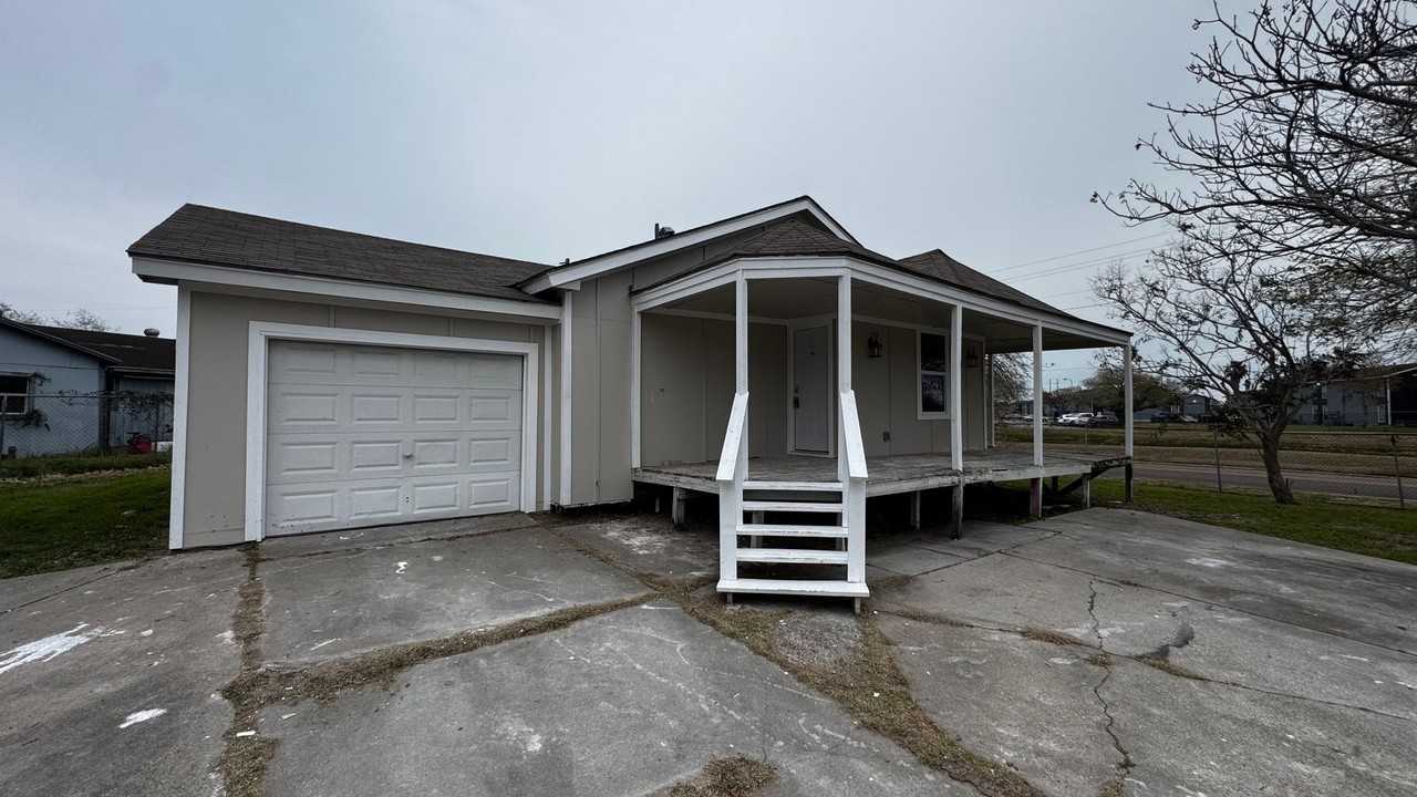 4626 Anita Dr - Photo 2 of 15