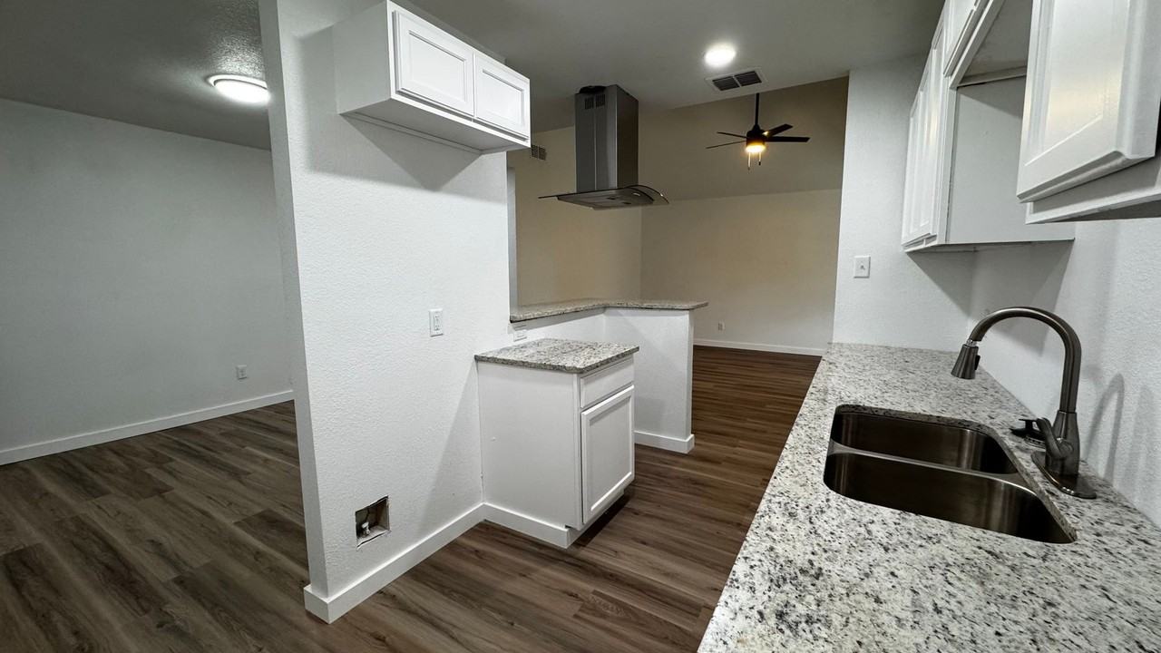 4626 Anita Dr - Photo 4 of 15