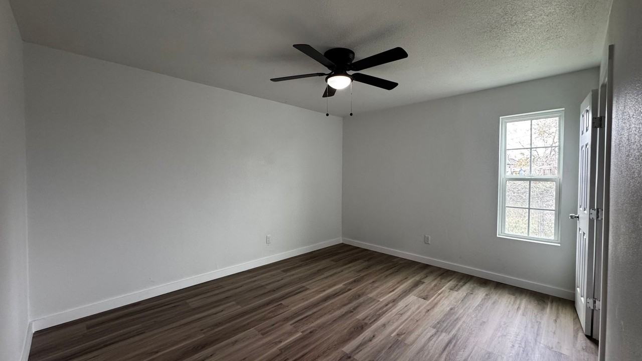 4626 Anita Dr - Photo 5 of 15