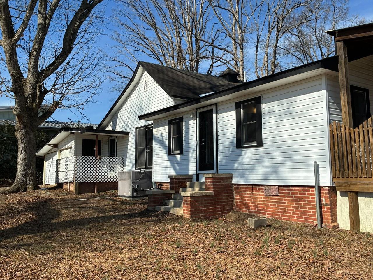 4729 Boyd Griffin Road - Photo 2 of 40