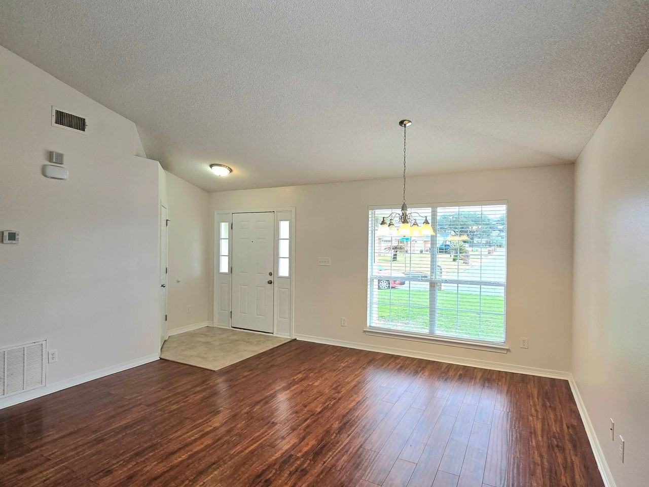 6525 Tampa Dr - Photo 4 of 19