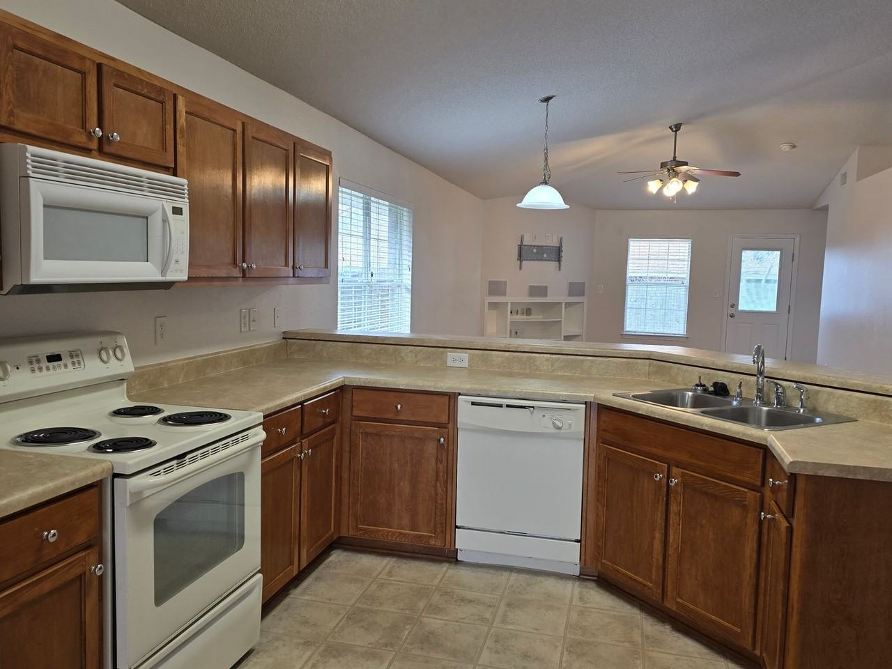 6525 Tampa Dr - Photo 5 of 19