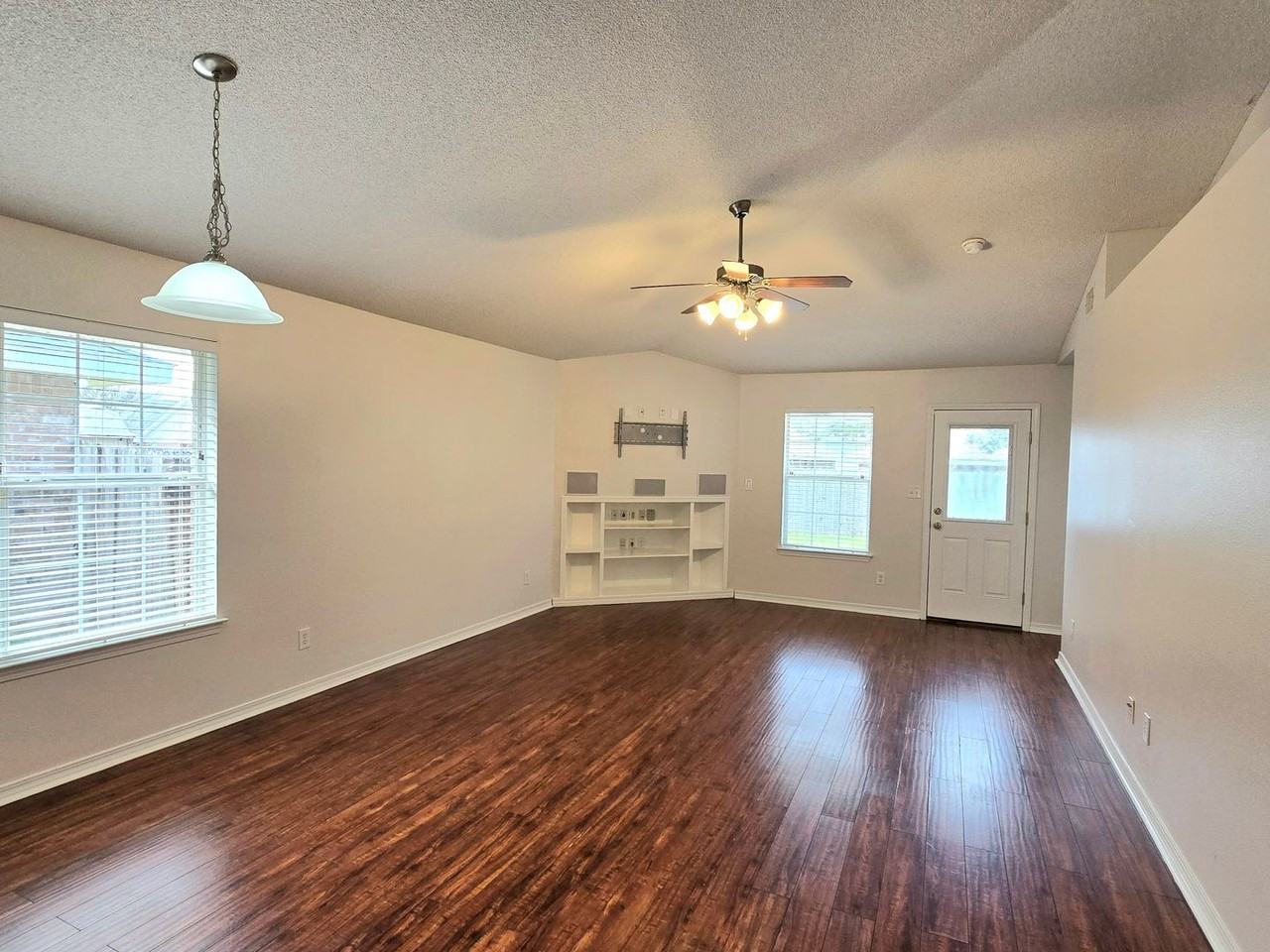 6525 Tampa Dr - Photo 7 of 19