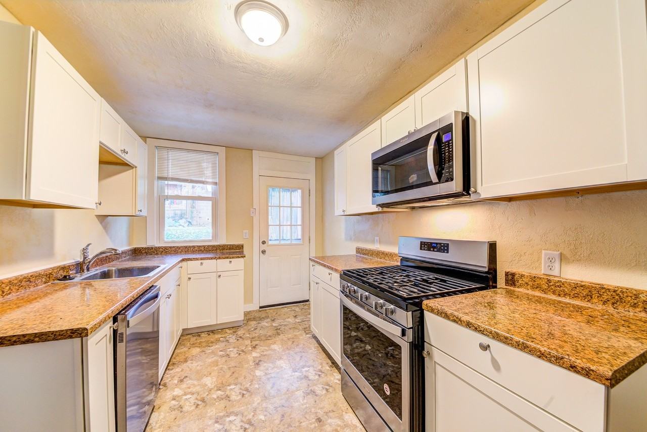 433 Winton St - Photo 2 of 43