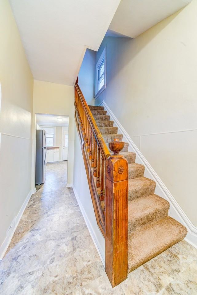 433 Winton St - Photo 3 of 43