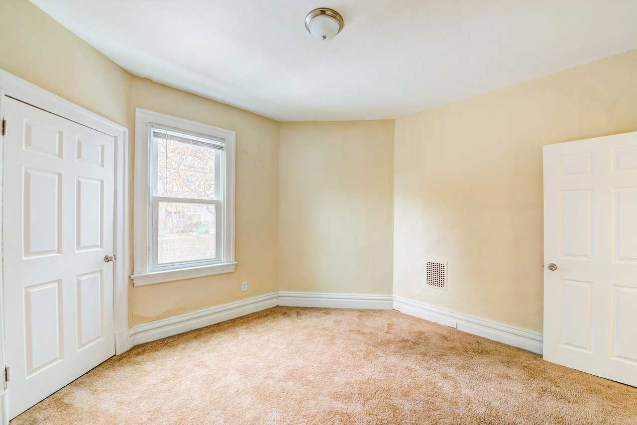 433 Winton St - Photo 4 of 43