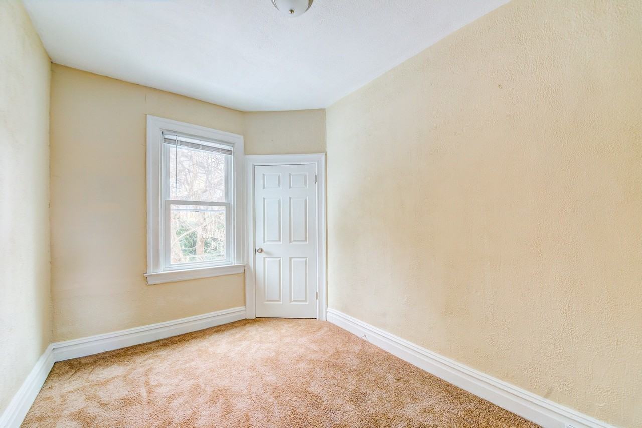 433 Winton St - Photo 5 of 43