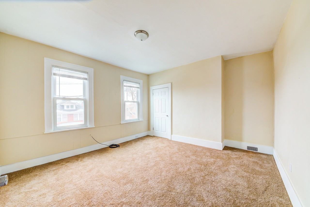 433 Winton St - Photo 6 of 43