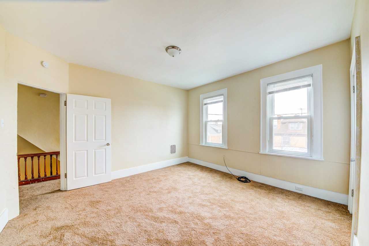 433 Winton St - Photo 7 of 43