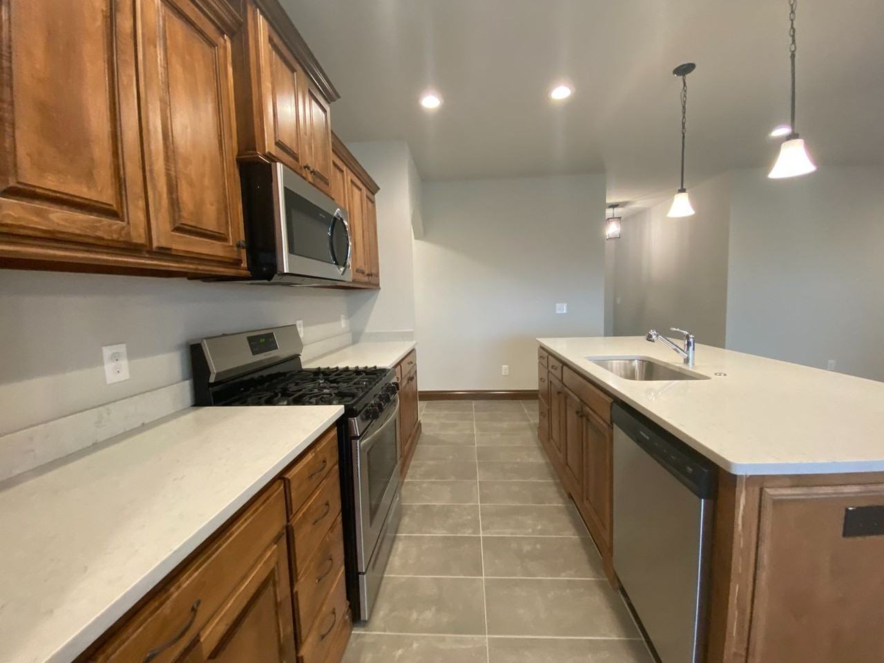 7117 Daxton Ct - Photo 6 of 33