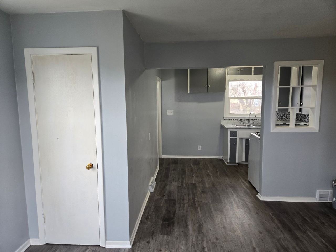 1754 Newell St - Photo 4 of 14