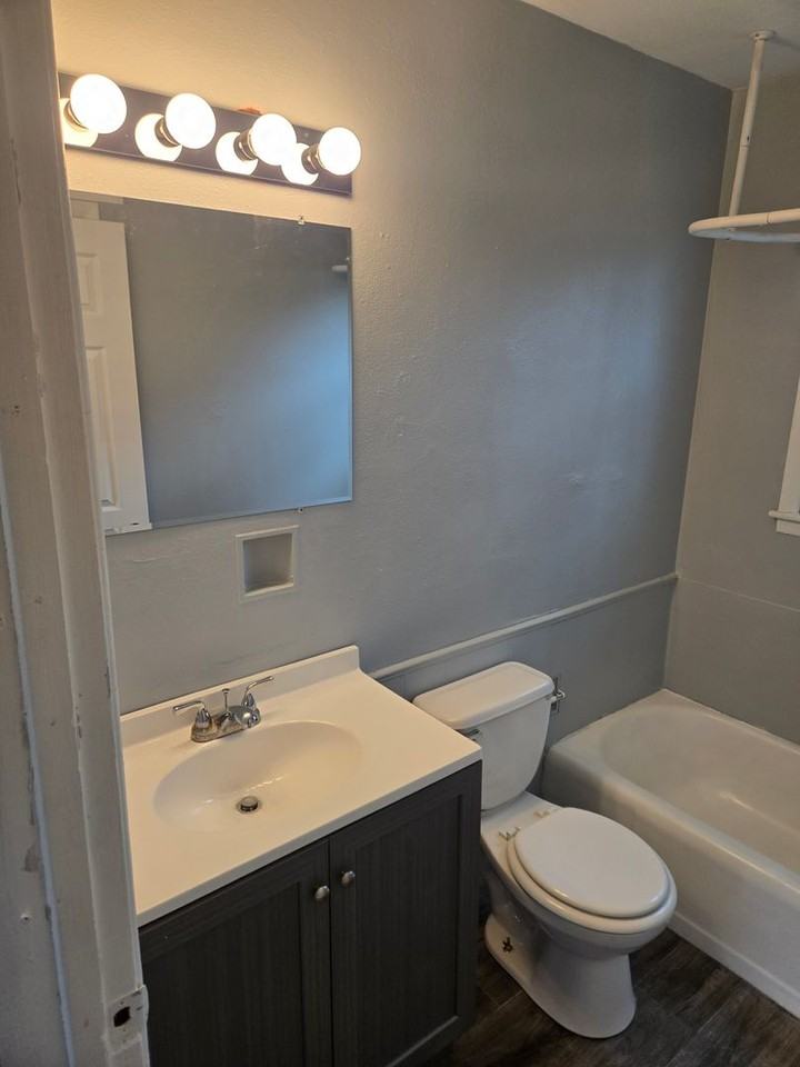 1754 Newell St - Photo 5 of 14