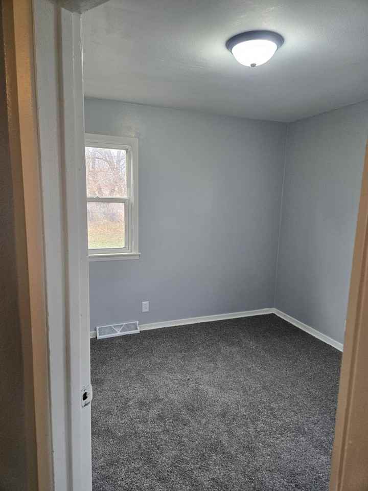 1754 Newell St - Photo 7 of 14