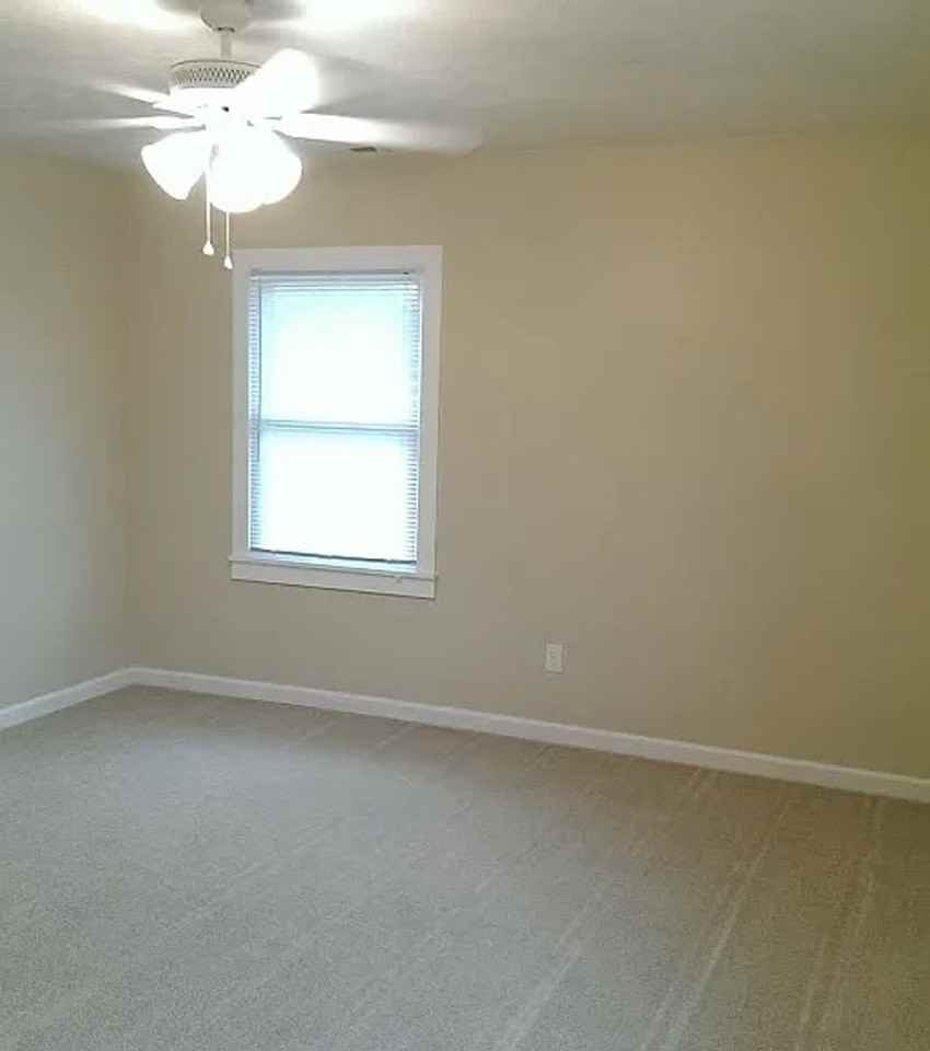 1032 Oakstone Dr - Photo 5 of 10