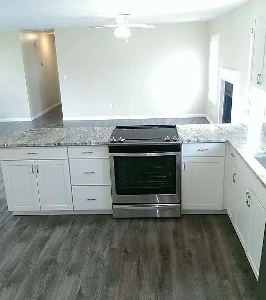 1032 Oakstone Dr - Photo 7 of 10