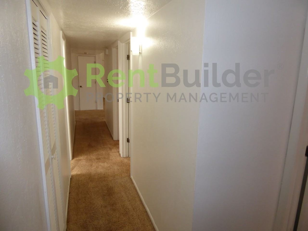 4612 Overland St Ne - Photo 4 of 39