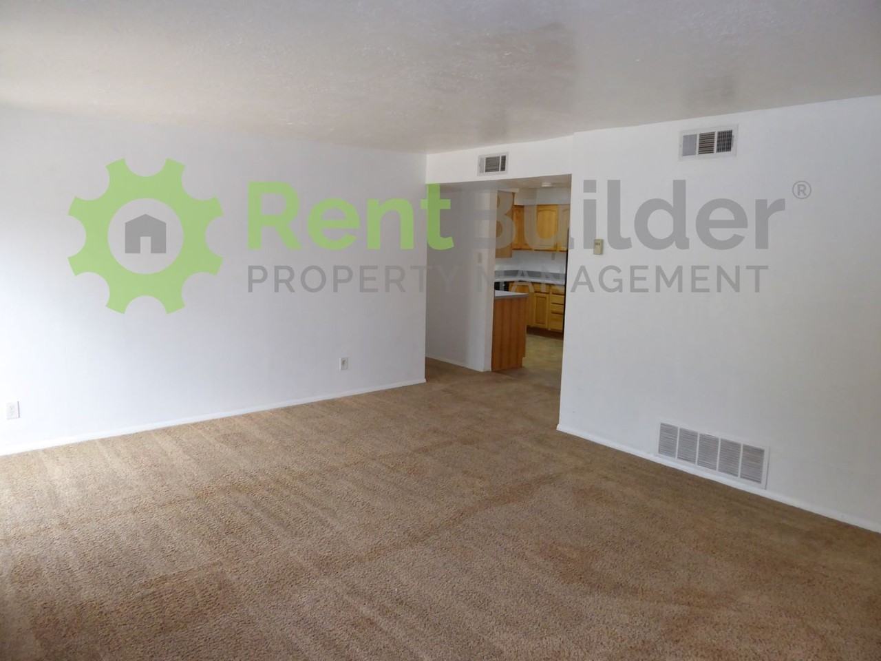 4612 Overland St Ne - Photo 5 of 39