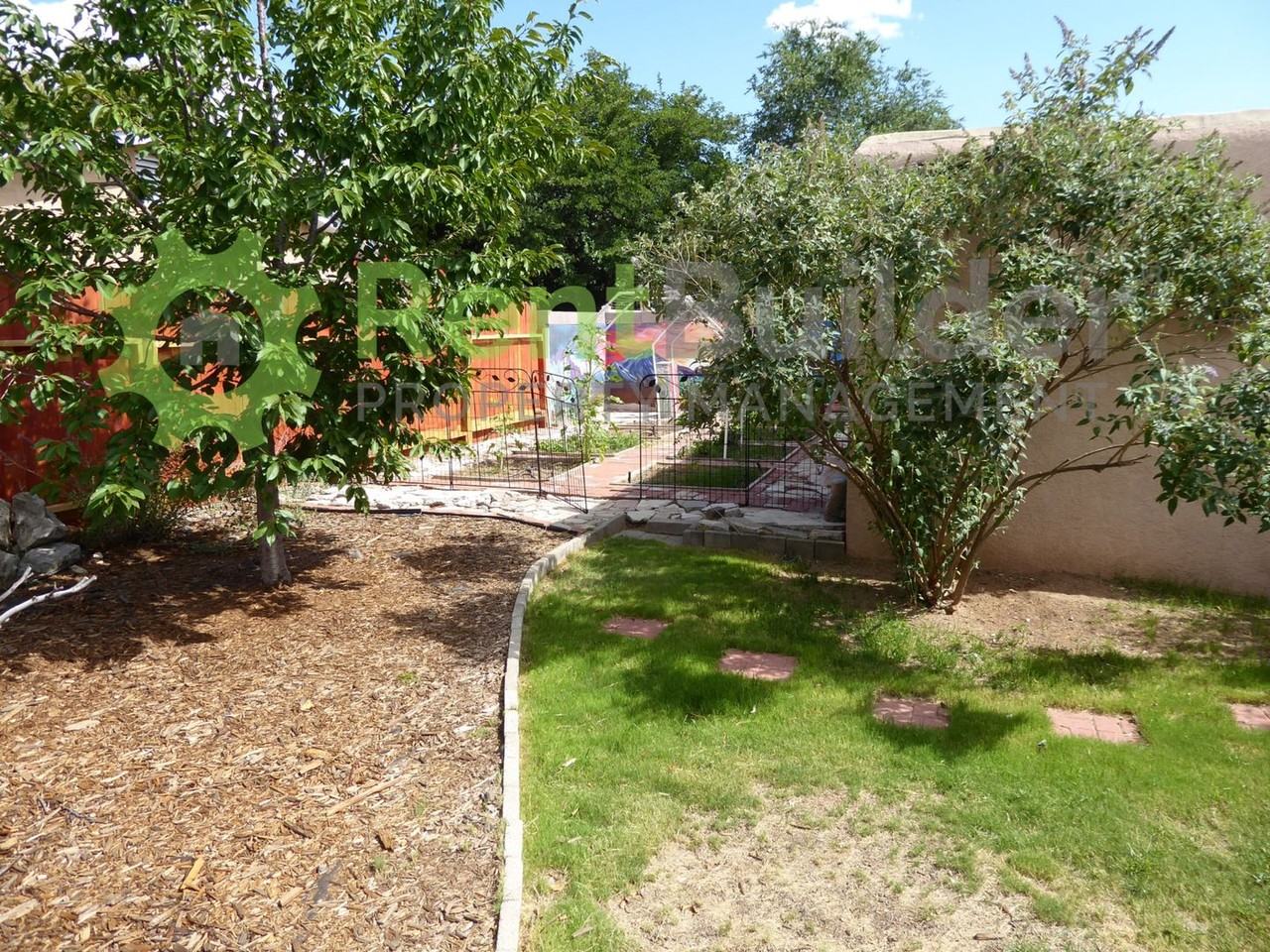 4612 Overland St Ne - Photo 7 of 39