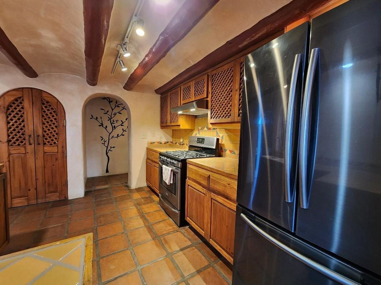 1703A Jay St - Photo 4 of 24