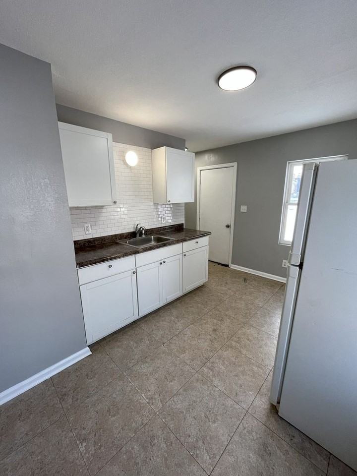 148 Linwood Ave - Photo 3 of 13