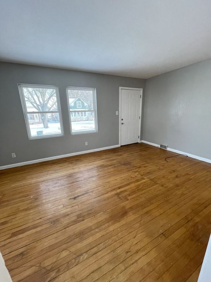 148 Linwood Ave - Photo 7 of 13