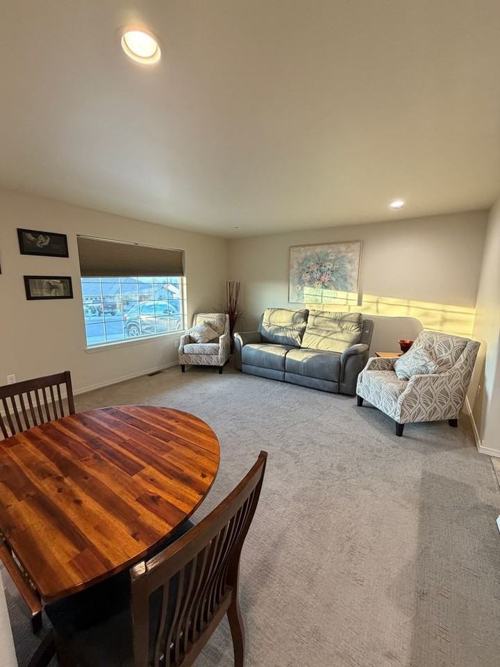 1539 S James Ave - Photo 3 of 14