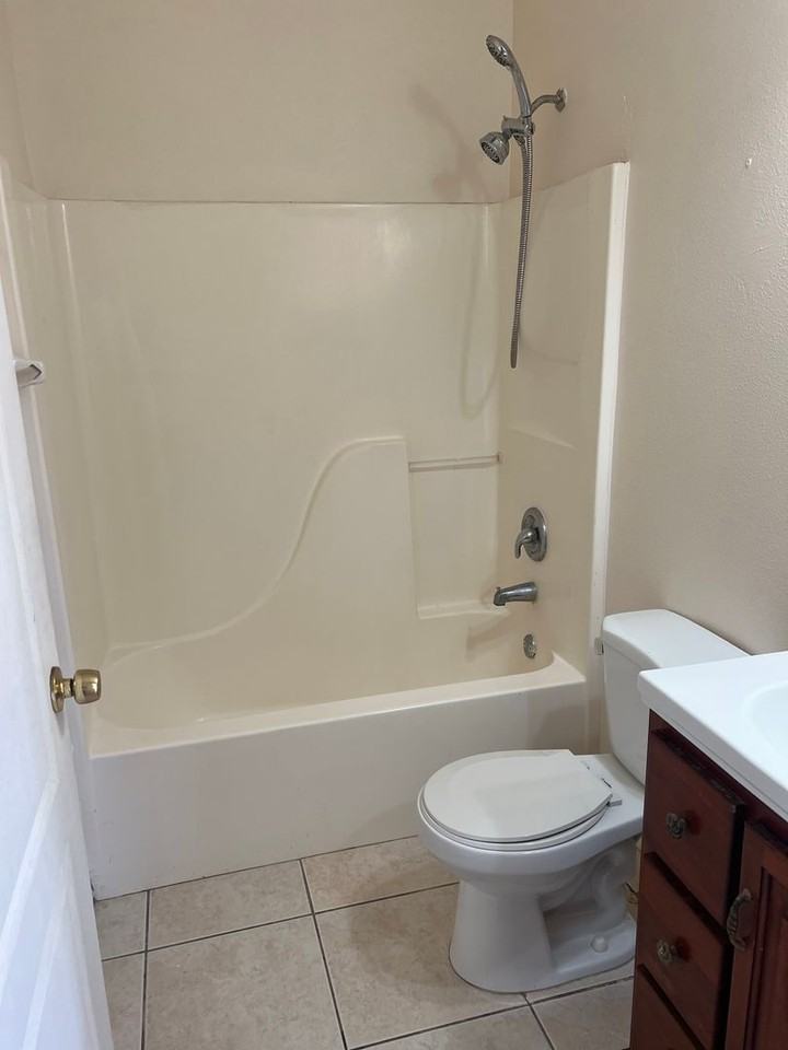 12211 Rosaro Ave - Photo 7 of 11