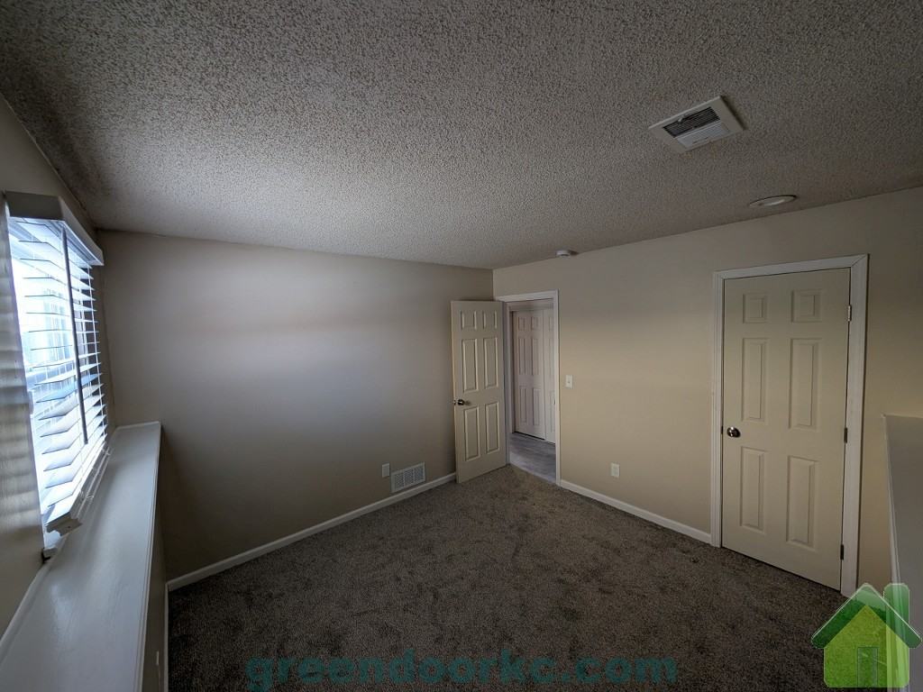 823 S Lindenwood Dr #823 - Photo 3 of 13