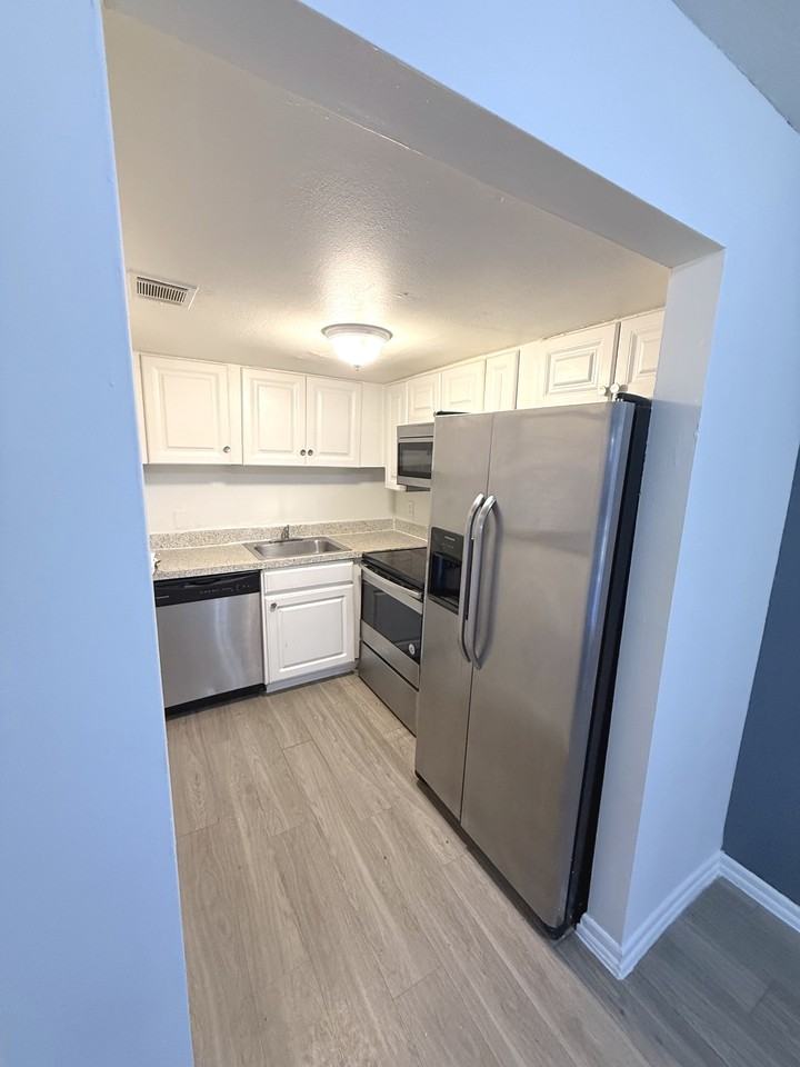 2527 N Alafaya Trl #1 - Photo 2 of 12