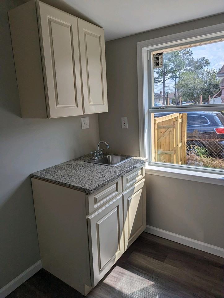 701 Eiseman St #4 - Photo 4 of 6