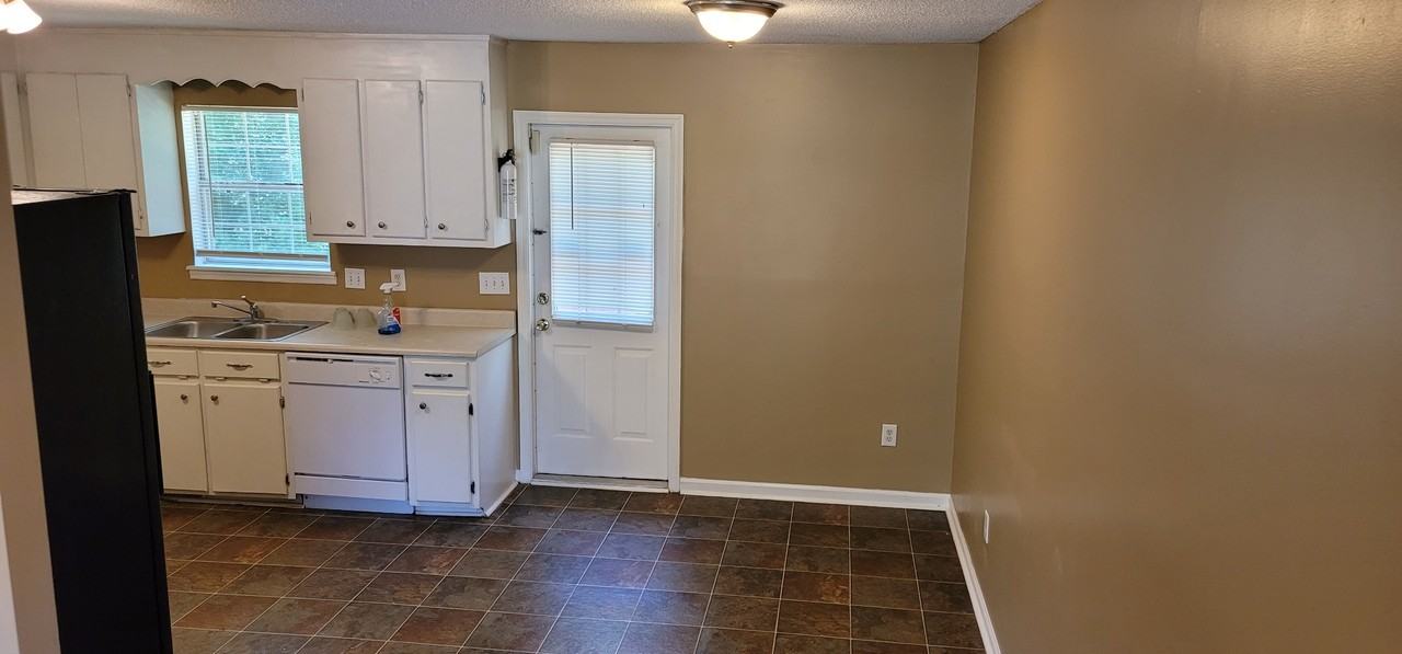 11 Silver Spur Ct #1 - Photo 5 of 19