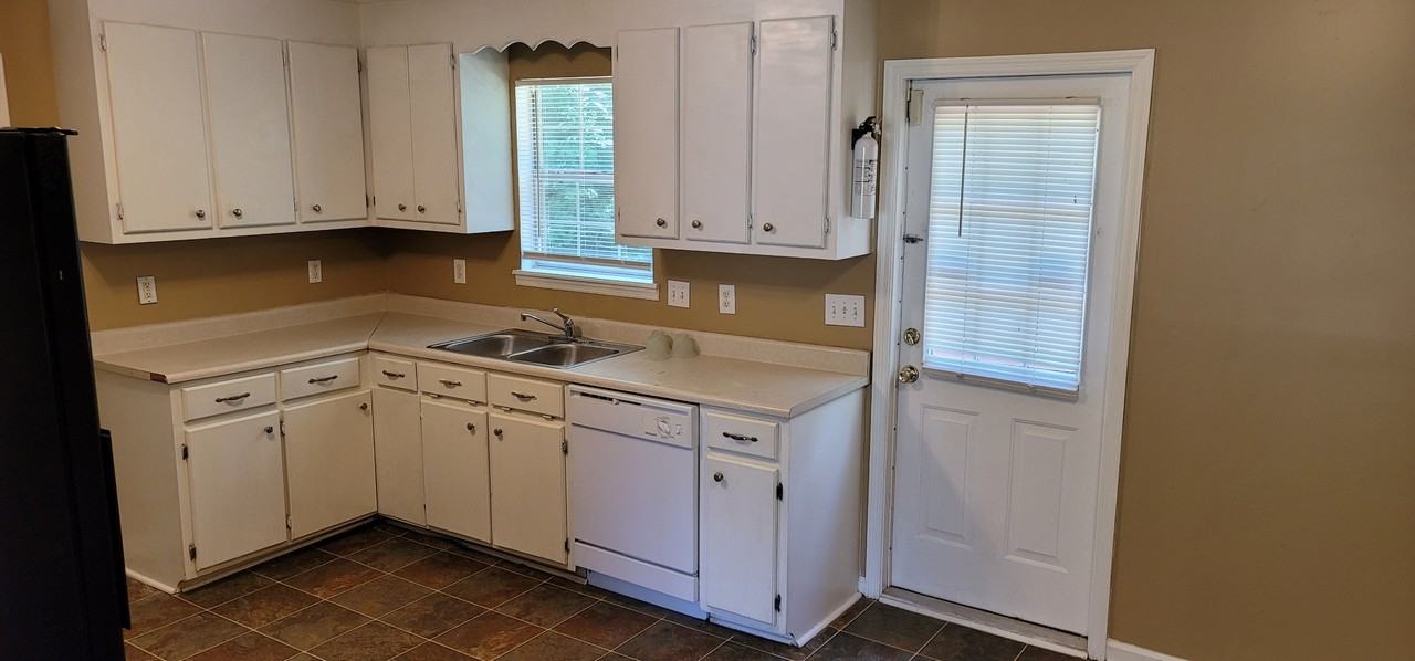 11 Silver Spur Ct #1 - Photo 4 of 23