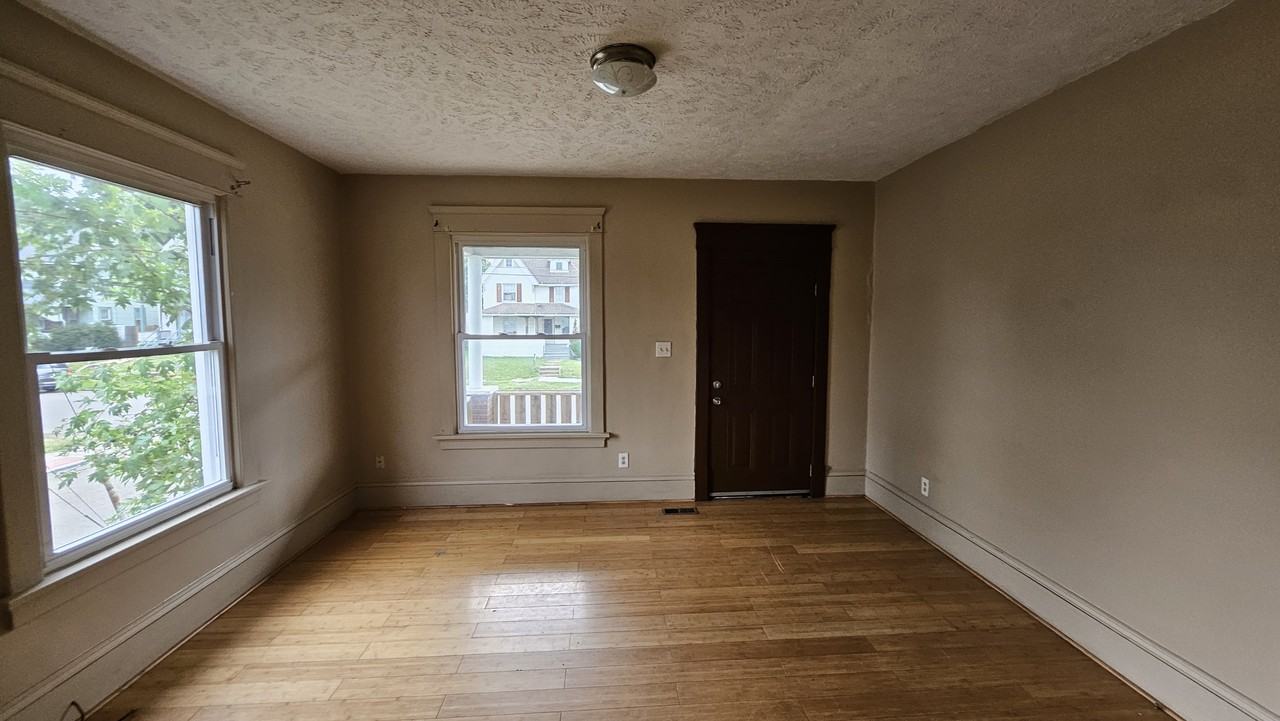 325 Clarendon Ave Nw #0 - Photo 2 of 12