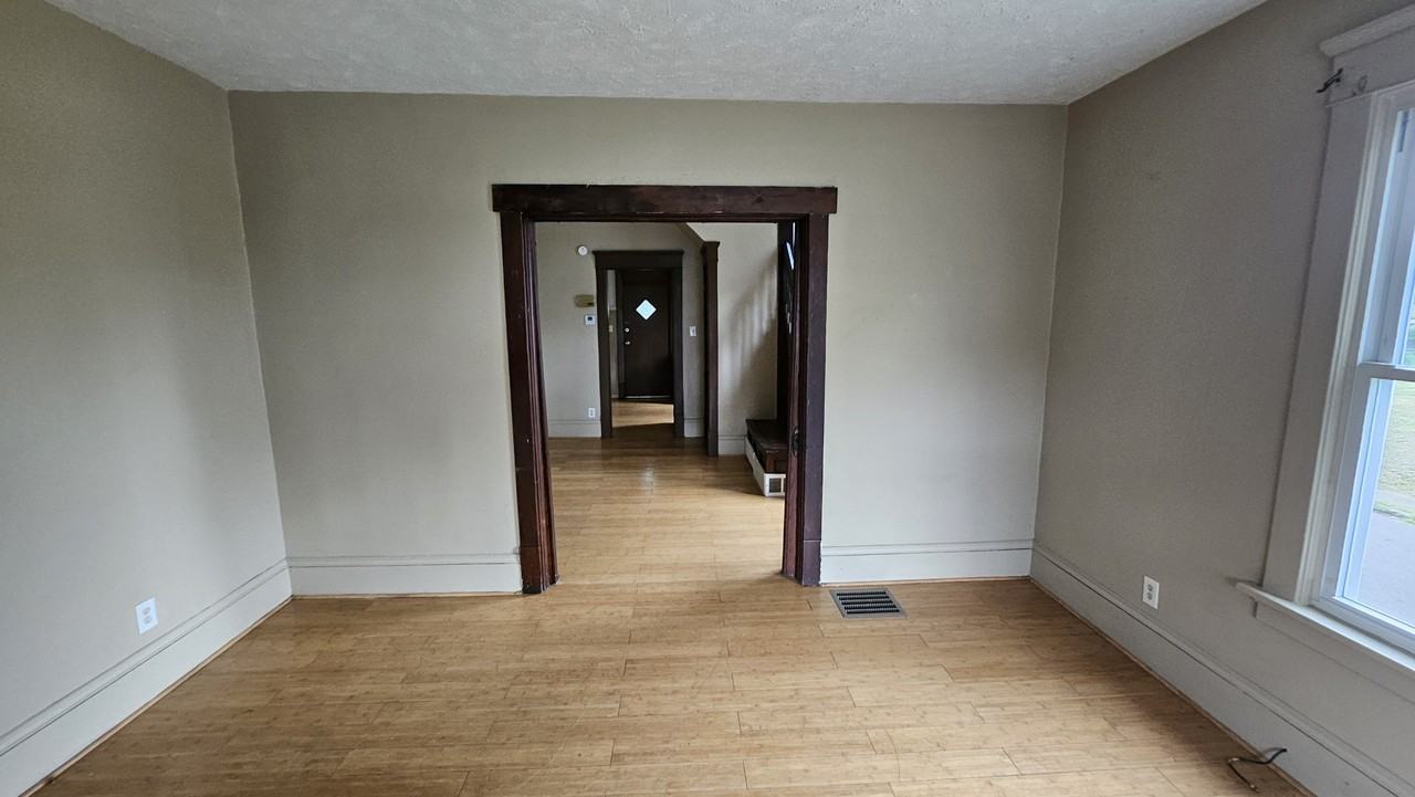 325 Clarendon Ave Nw #0 - Photo 4 of 12